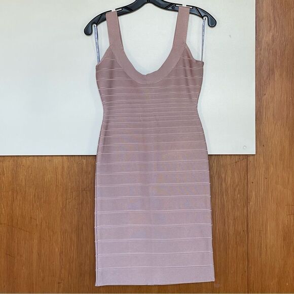 Herve Ledger Bandage Dress Slimming Nude Pink Sleeveless Round-Neck NWT M - Picture 10 of 16